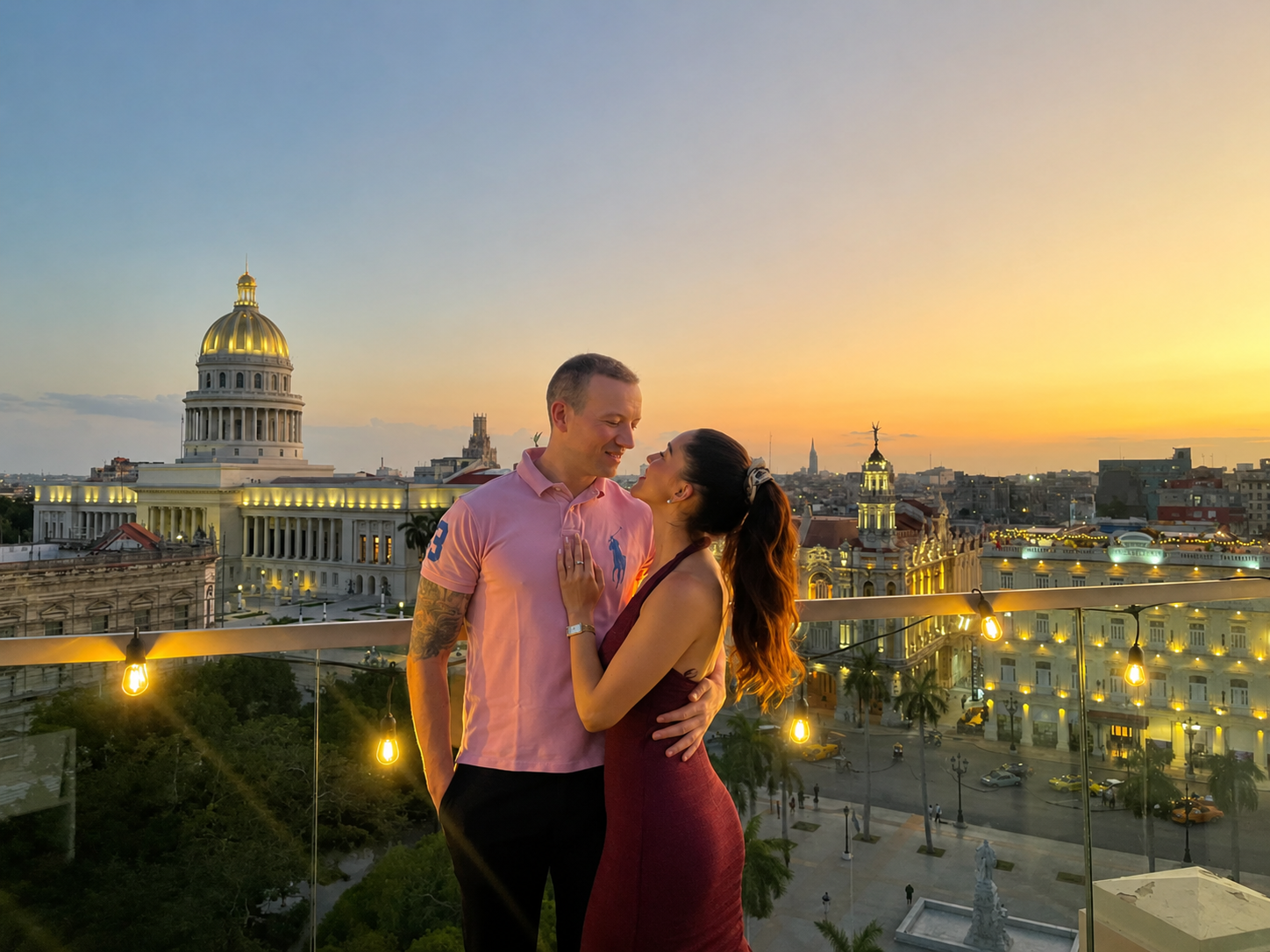 Sara y Adrián al atardecer en La Habana
